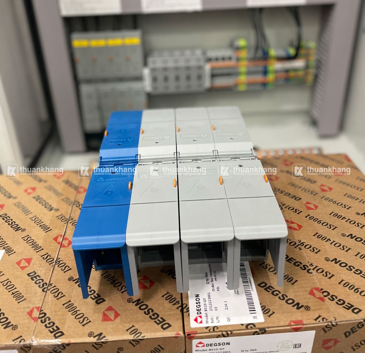 Cầu đấu dây động lưc dòng BS Series,dạng bắt bu lông,gắn Din Rail,dòng điện cao,vỏ có cách ly an toàn